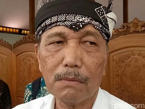 Luhut Sebut RI Bakal Jadi Produsen Terbesar Baterai Mobil Listrik