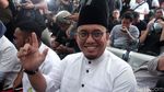 Pose Dua Jari Dahnil Anzar di Sidang Ratna Sarumpaet