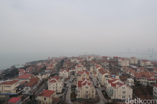 Tempat ini juga memiliki pagoda yang membuat kamu bisa melihat Qingdao dengan sudut yang lebih luas. (Bonauli/detikcom) Tempat ini juga memiliki pagoda yang membuat kamu bisa melihat Qingdao dengan sudut yang lebih luas. (Bonauli/detikcom)