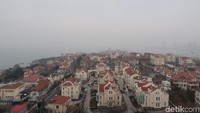 Tempat ini juga memiliki pagoda yang membuat kamu bisa melihat Qingdao dengan sudut yang lebih luas. (Bonauli/detikcom)