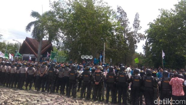 Temui Mahasiswa, Plt Gubernur Sepakat Gugat Perusahaan Tambang di Aceh