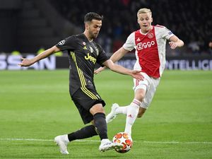 Melindungi van de Beek dari Klub Sekaliber Real Madrid Tidaklah Mudah