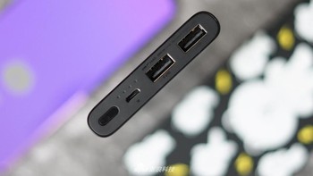 Selain itu ada powerbank. Foto: Sina Mobile
