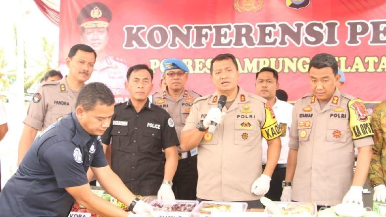 Pengedar 20 Kg Sabu dan 20 Ribu Ekstasi Diciduk di Bakauheni Pengedar 20 Kg Sabu dan 20 Ribu Ekstasi Diciduk di Bakauheni