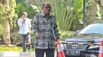 Senyum Staf Ahli Menag Saat Akan Diperiksa KPK