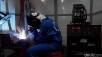 Beginilah situasi dan kondisi peninjauan workshop kejuruan otomotif, las, manufaktur perkakas, manufaktur CNS, listrik dan konstruksi.
