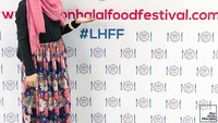 Ini cantiknya Arisa kala menghadiri gelaran London Halal Food Festival. Ia senang bisa datang ke sana dengan teman-teman muslimah Jepang. Foto: Instagram nurarisamaryam