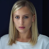 Mel B pun menyebut Lorraine sebagai PSK. Pengasuh cantik itu tak terima hingga melaporkan Mel B ke pihak berwajib atas pencemaran nama baik. Kasus tersebut kini telah menemukan ujungnya. Mel B ingin berdamai dan rela membayar uang perdamaian 1,8 juta poundsterling atau senilai Rp 33 miliar ke Lorraine.  Foto: Instagram