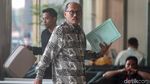 Senyum Staf Ahli Menag Saat Akan Diperiksa KPK