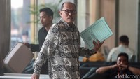 Kabiro Humas KPK Febri Diansyah mengatakan Janedjri dipanggil dalam posisinya sebagai staf ahli Menteri Agama. Selain Janedjri, KPK memanggil seorang staf ahli Menag lainnya, Oman Faturrahman, sebagai saksi untuk Rommy.