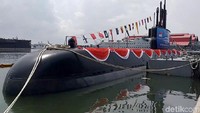 Indonesia akhirnya berhasil mewujudkan mimpi memproduksi kapal selam sendiri. Kapal selam Diesel Electric Submarine U209 berhasil diproduksi dan diluncurkan PT PAL Indonesia di Surabaya, Kamis (11/4/2019).