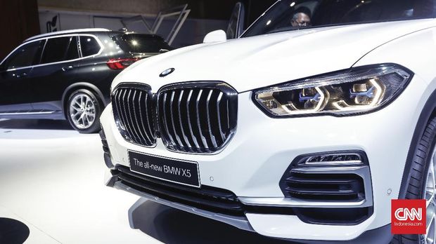 Mobil ini terlihat beda dari model BMW yang lain sebab fitur laserlight.