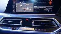 Seluruh fitur disajikan dalam kokpit mewah dan moderen dengan konsep operasi terbaru yang juga akan digunakan di All New BMW Seri 8 dan All New BMW Seri 7.