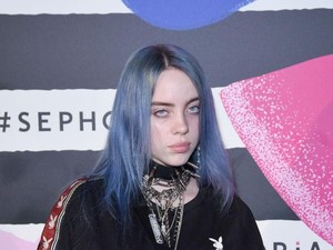 Billie Eilish Dituduh Buang Jaket dari Fans, Kini Ada di Toko Barang Bekas