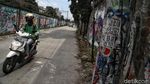 Aksi Vandalisme Bikin Kumuh Dinding Tembok di Kemayoran
