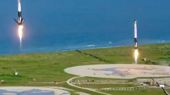 CEO SpaceX Elon Musk langsung merayakan pencapaian ini. Ia memamerkan ketiga booster yang telah mendarat tersebut lewat akun Twitter-nya. Foto: istimewa