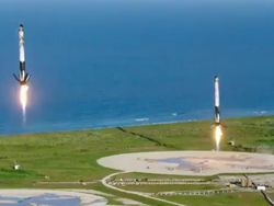 Keren! Penampakan 3 Roket Terkuat Dunia Mendarat Simultan