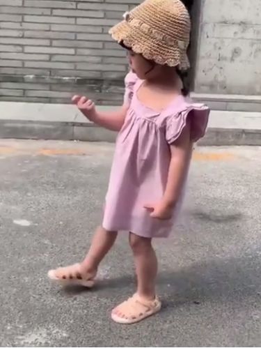 Model cilik Niu Niu.