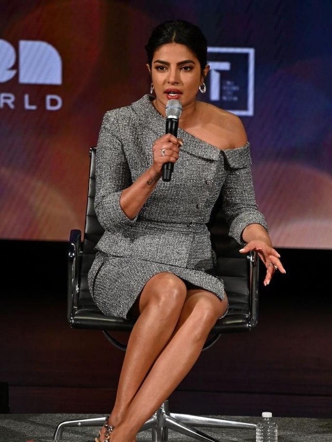 Aktris Priyanka Chopra terpilih sebagai salah satu bintang tamu Women in the World Summit di New York City, New York, Amerika Serikat, Kamis (11/4/2019). Ia pun tak mau melewatkan momen tersebut hanya dengan penampilan yang biasa saja.  Foto: dok. Getty Images