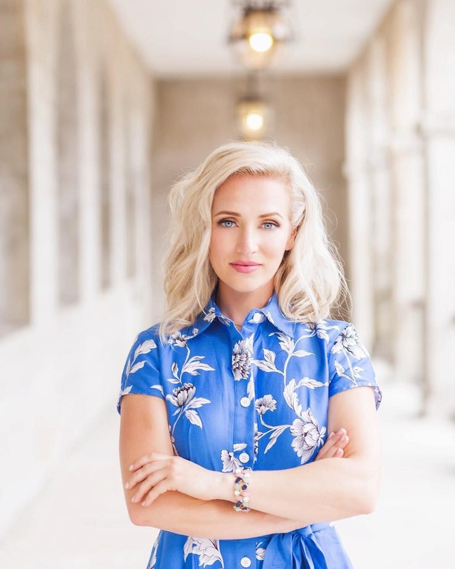 Hidupnya yang keras di masa lalu hingga disumpahi jadi PSK oleh ibunya, membuat wanita asal Florida ini lebih sensitif dengan orang-orang yang bernasib sama dengannya. Christina pun memiliki lembaga amal non-profit untuk membantu anak-anak terlantar yang dirawatnya dan diasah ketrampilannya untuk menuju masa depan yang lebih baik.  Foto: dok. Instagram @christinameredithusa