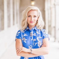 Hidupnya yang keras di masa lalu hingga disumpahi jadi PSK oleh ibunya, membuat wanita asal Florida ini lebih sensitif dengan orang-orang yang bernasib sama dengannya. Christina pun memiliki lembaga amal non-profit untuk membantu anak-anak terlantar yang dirawatnya dan diasah ketrampilannya untuk menuju masa depan yang lebih baik.  Foto: dok. Instagram @christinameredithusa