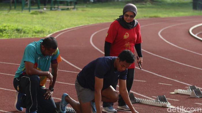 Tim lari estafet 4x100 putra berfokus memperbaiki posisi di start block sebelum ke Kejuaraan Asia 2019. (Agung Pambudhy/detikSport) Tim lari estafet 4x100 putra berfokus memperbaiki posisi di start block sebelum ke Kejuaraan Asia 2019. (Agung Pambudhy/detikSport)