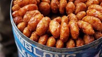 Gemblong banyak dijual di jalanan sekitar Bogor atau di pasar tradisional. Dibuat dari kelapa, ketan dan dilapisi gula merah. Foto : Instagram @jnyfoodjournal