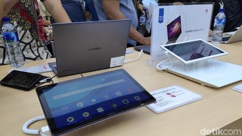 Tablet Huawei MediaPad dan laptop Huawei Matebook juga turut dipamerkan. Foto: Virgina Maulita Putri/detikINET