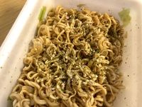 Istimewa Banget! Mie Instan Ini Ditaburi Bubuk Emas