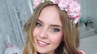 Nama Oksana Neveselaya sempat menghebohkan dunia maya karena videonya mengajar mengenakan dress viral. Dia merupakan guru matematika asal Ukraina. (o_neveselaya/Instagram)