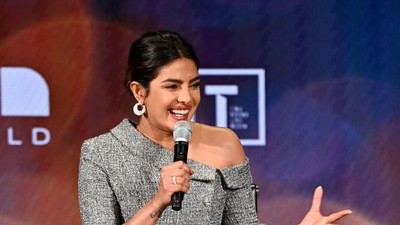 Foto: Gaya Priyanka Chopra Pamer Bahu di Konferensi Perempuan Dunia