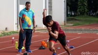 Posisi di start block itu menjadi poin utama atlet karena akan mempengaruhi hasil akhir catatan waktu atlet, selain teknik tangan dan kaki yang benar.
