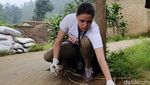 Patut Ditiru, 2 Bule Ini Bersihkan Sampah di Lembang