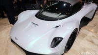 Jika diproduksi Aston Martin AM-RB 003 kabarnya akan disebut Aston Martin Valhalla. Dalam mitologi Nordik Valhalla merupakan sebuah aula yang megah dan besar terletak di Asgard. Foto: Aston Martin