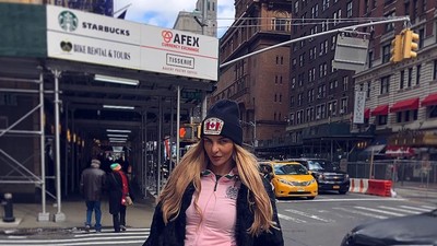 Foto: Liburannya Petinju Cantik dan Kekar, Christina Hammer