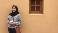 Gaya Camillia sama seperti gaya anak-anak kekinian saat ini. Satu selera dengan sang ayah, ia juga gemar minum kopi. Foto: Instagram camilliazr