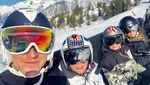 Foto: Jadi Bek Sudah Biasa, Ini Aksi John Terry Main Ski