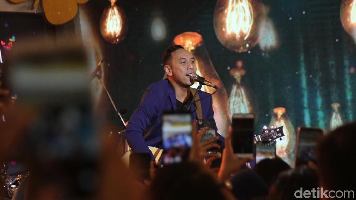 Pongki Barata The Dangerous Band Panaskan dHOT Music Setia Menjaga Hati