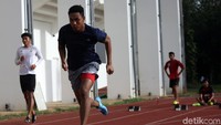 Indonesia menurunkan 10 atlet, termasuk tim estafet putra, Lalu Muhammad Zohri dkk.