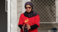 Bagi Eni menjadi pelatih adalah sebuah panggilan hidup. Dia pun tak memiliki cita-cita lain selain membuat atletnya agar berprestasi. Maka tak heran dia tak hanya belajar dari video-video yang ditonton, dia juga banyak membaca buku kepelatihan dasar-dasar atletik.
