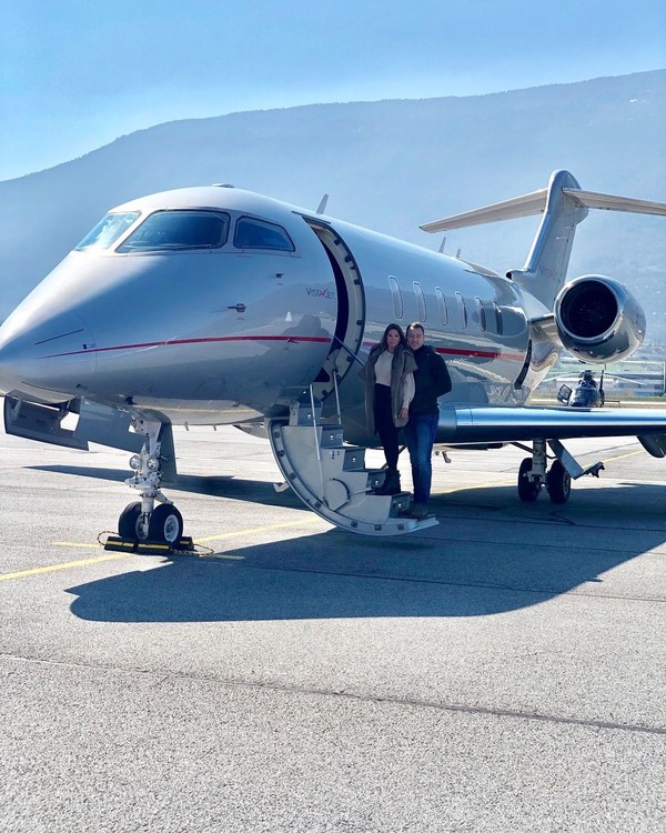 Akhir Maret lalu, legenda hidup Chelsea John Terry tampak memamerkan momen liburannya bersama sang istri, Tony Terry. Mereka terlihat naik jet pribadi bersama. (Instagram/@johnterry.26) Akhir Maret lalu, legenda hidup Chelsea John Terry tampak memamerkan momen liburannya bersama sang istri, Tony Terry. Mereka terlihat naik jet pribadi bersama. (Instagram/@johnterry.26)