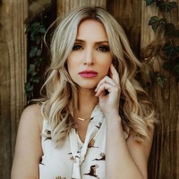 Ini Christina Meredith, ratu kecantikan Miss California 2013 yang mendaftarkan diri di sekolah tentara. Menjadi tentara muda diakui Christina sebagai penyelamat hidupnya. Aku menghargai kesuksesan saya melalui program ini karena apa yang diajarkan membuatku jadi orang yang lebih berstruktur, punya tujuan dan persahabatan, ujar Christina, seperti dikutip Mirror.  Foto: dok. Instagram @christinameredithusa