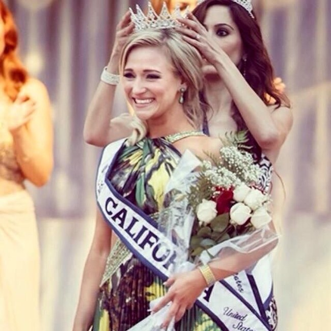Ini potret Christina setelah memenangkan gelar Miss California 2013. Saat itu, dia pun tak menyangka bisa jadi ratu kecantikan. Setelah ditemukan oleh orang pencari bakat yang memaksanya untuk mengikuti ajang Miss California.  Foto: dok. Instagram