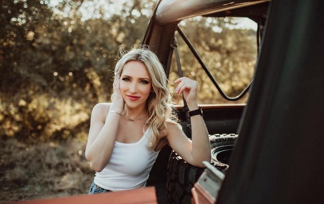 Christina pun adalah korban kekerasan seksual oleh pamannya. Hingga akhirnya Christina yang berusia 16 tahun saat itu dan adik-adiknya tinggal di panti asuhan. Kemudian Christina tak berhak lagi tinggal di rumah panti karena usianya yang menginjak 18 kala itu.  Foto: dok. Instagram