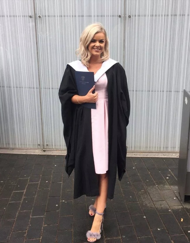 Victoria adalah seorang sarjana, lulusan manajemen event. Lepas kuliah ia mendirikan perusahaan yang membuka jasa pembersih tanpa busana bernama Glimmer. Foto: Dok. Glimmer