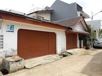 Warung milik Joni