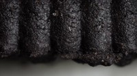 Meski tampilannya hitam legam dan menyeramkan, yang ini potret cookies cokelat lho. Kamu bisa bayangin? Foto: Pyanek