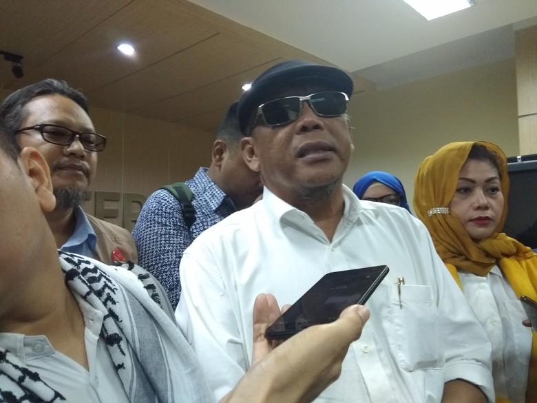 Laporkan Surat Suara Tercoblos, Eggi Sudjana Minta Jokowi Didiskualifikasi Laporkan Surat Suara Tercoblos, Eggi Sudjana Minta Jokowi Didiskualifikasi