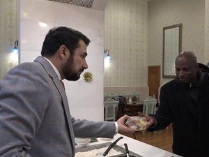 Restoran Ini Bagikan Makanan Gratis Untuk 16.000 Orang Tiap Tahun