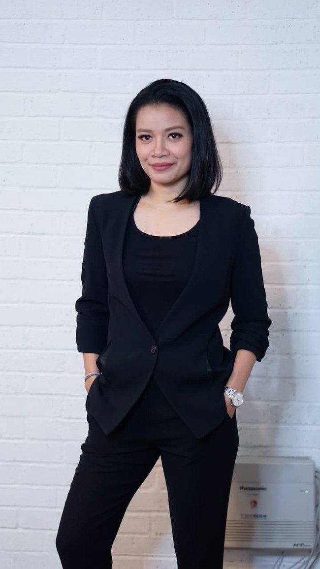 Setelah terjun ke lapangan untuk meliput berbagai kejadian dan peristiwa, Balques juga sempat menjadi assosiate producer. Pada 2012, ia kemudian dipercaya untuk memandu Apa Kabar Indonesia Akhir Pekan yang tayang pada Sabtu dan Minggu malam. Foto: Dok. Pribadi